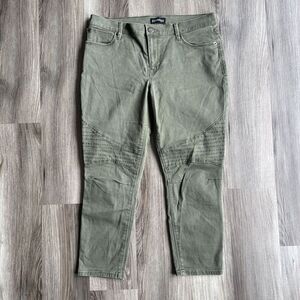 Express Pintuck Knee Mid-Rise Jegging Skinny Size 10 Olive‎ Green Capri NWT